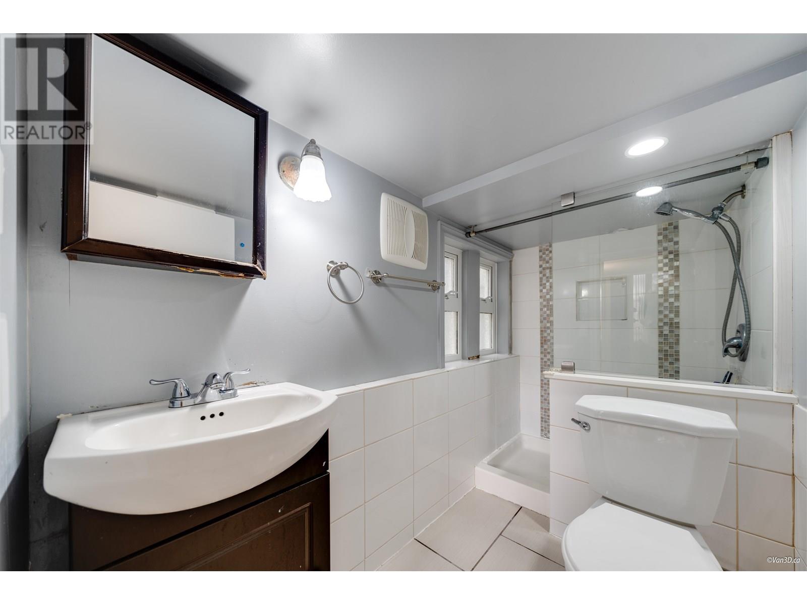 Photo 25 of 811 B Dublin Street, New Westminster BC