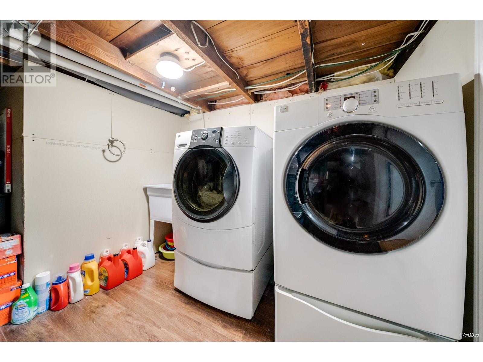 Photo 24 of 811 B Dublin Street, New Westminster BC