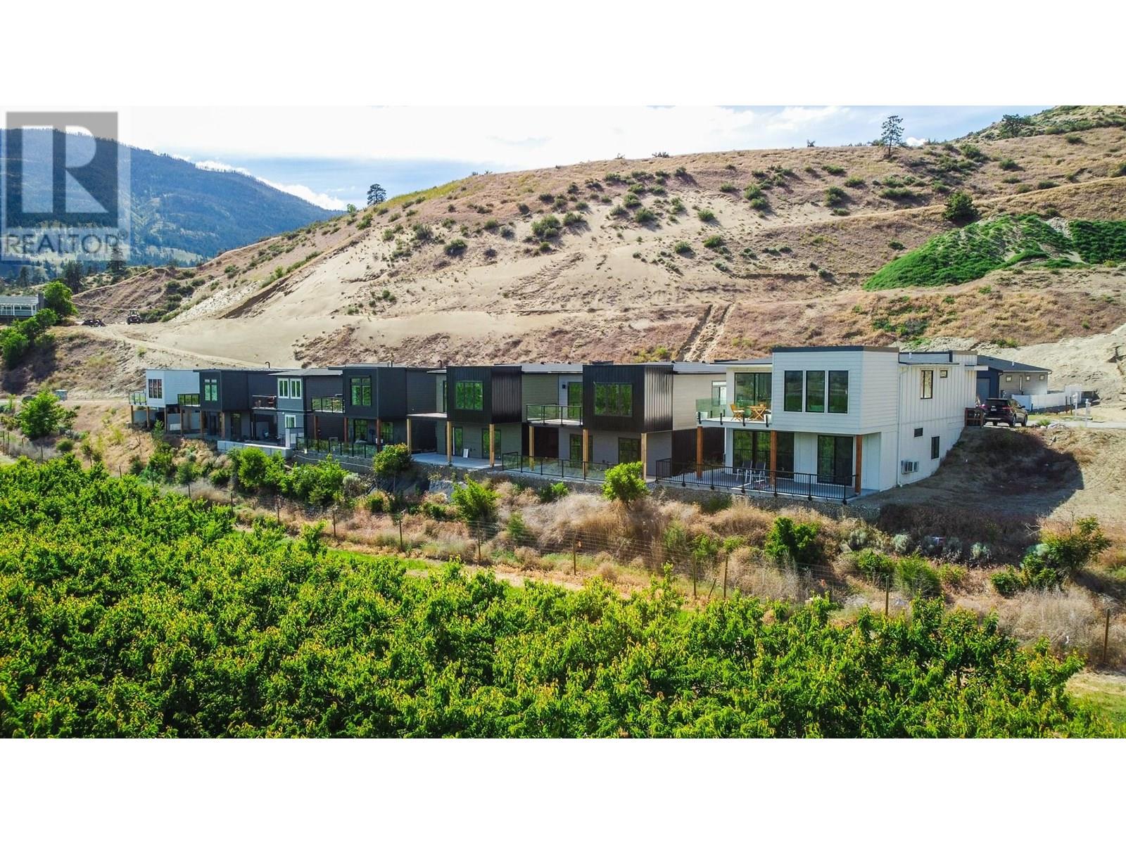 1210 Copper Road, Oliver