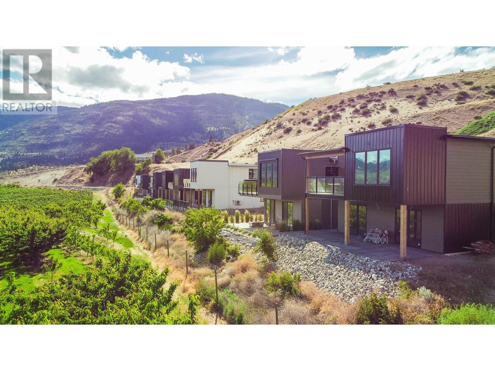 1210 Copper Road, Oliver