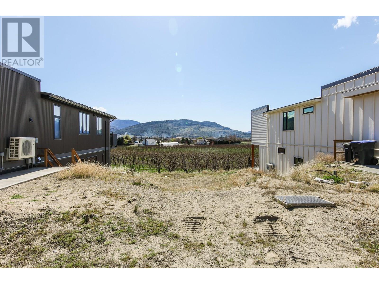 1233 Copper Road, Oliver