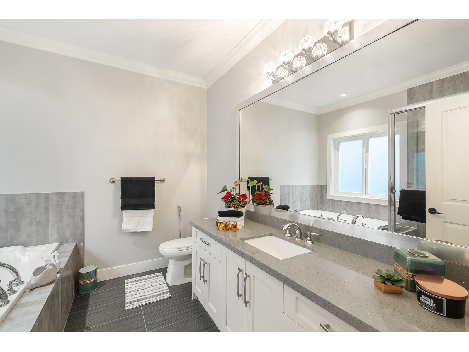Photo 14 of 20587 68 Avenue, Langley BC