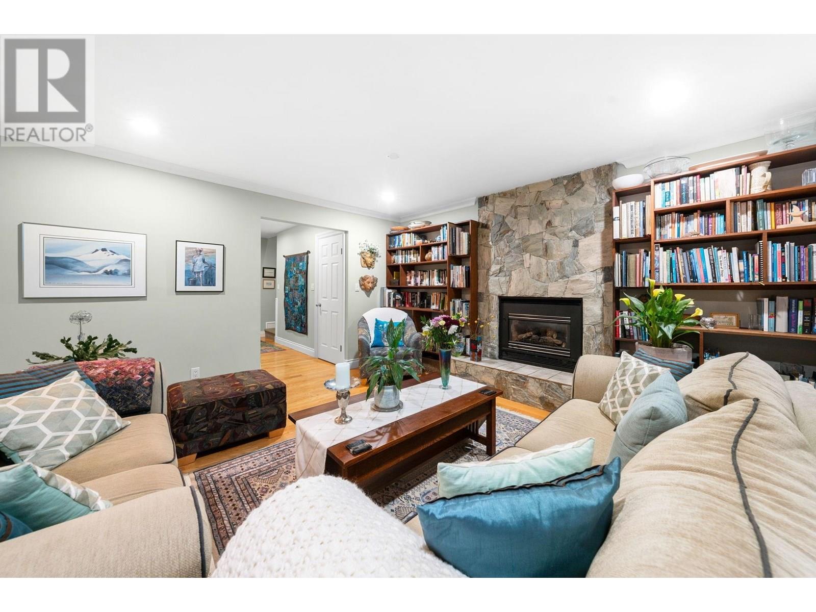 2380 MACKAY AVENUE, North Vancouver