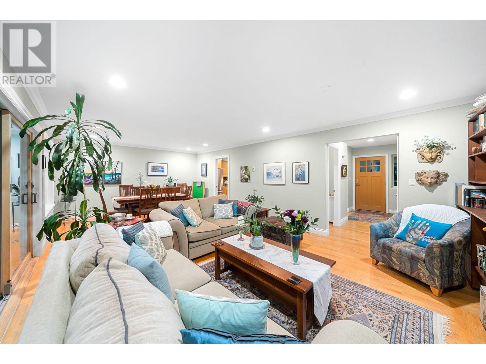 2380 MACKAY AVENUE, North Vancouver