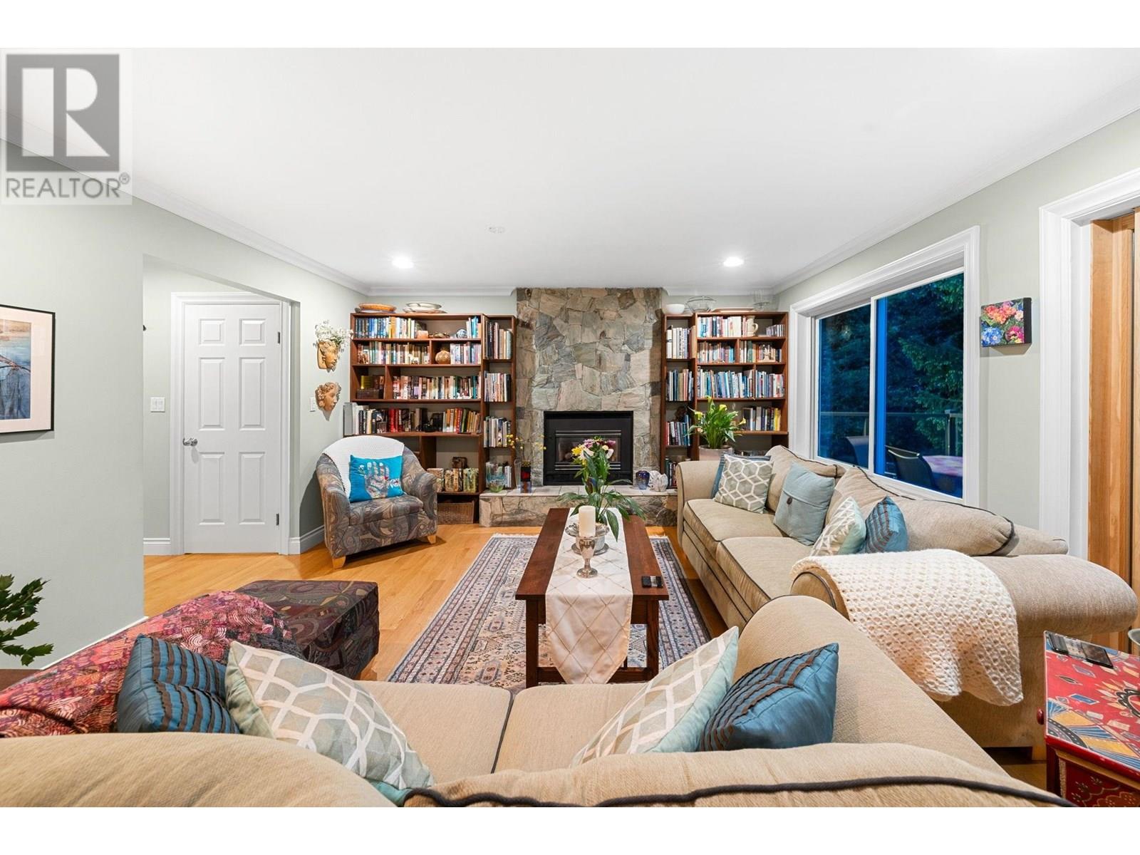 2380 MACKAY AVENUE, North Vancouver
