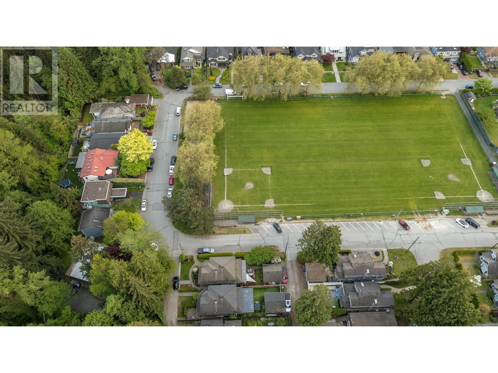 2380 MACKAY AVENUE, North Vancouver