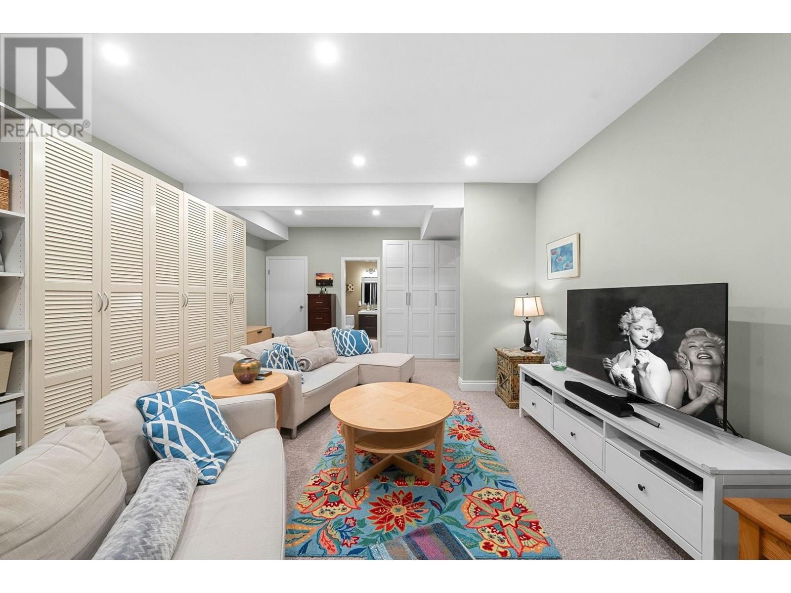 2380 MACKAY AVENUE, North Vancouver