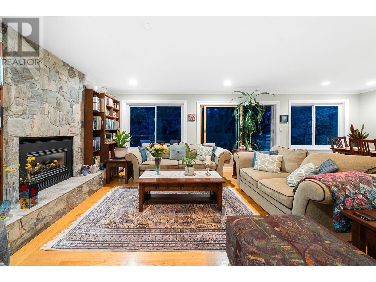 2380 MACKAY AVENUE, North Vancouver