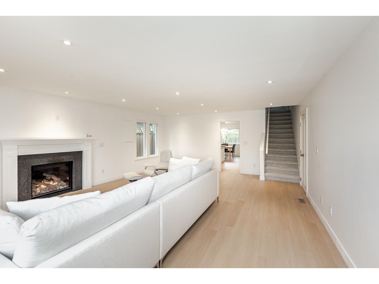 Photo 3 of 2389 Wakefield Drive, Langley BC