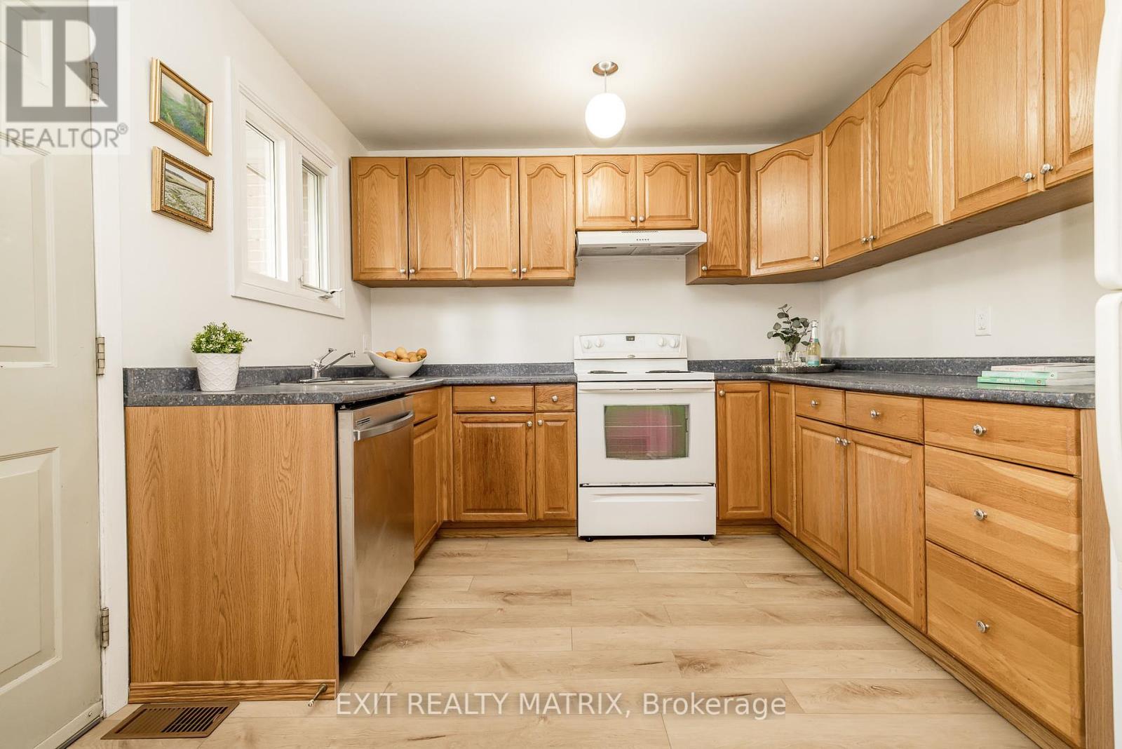 Photo 10 of 968 Meadowlands Drive, Ottawa ON