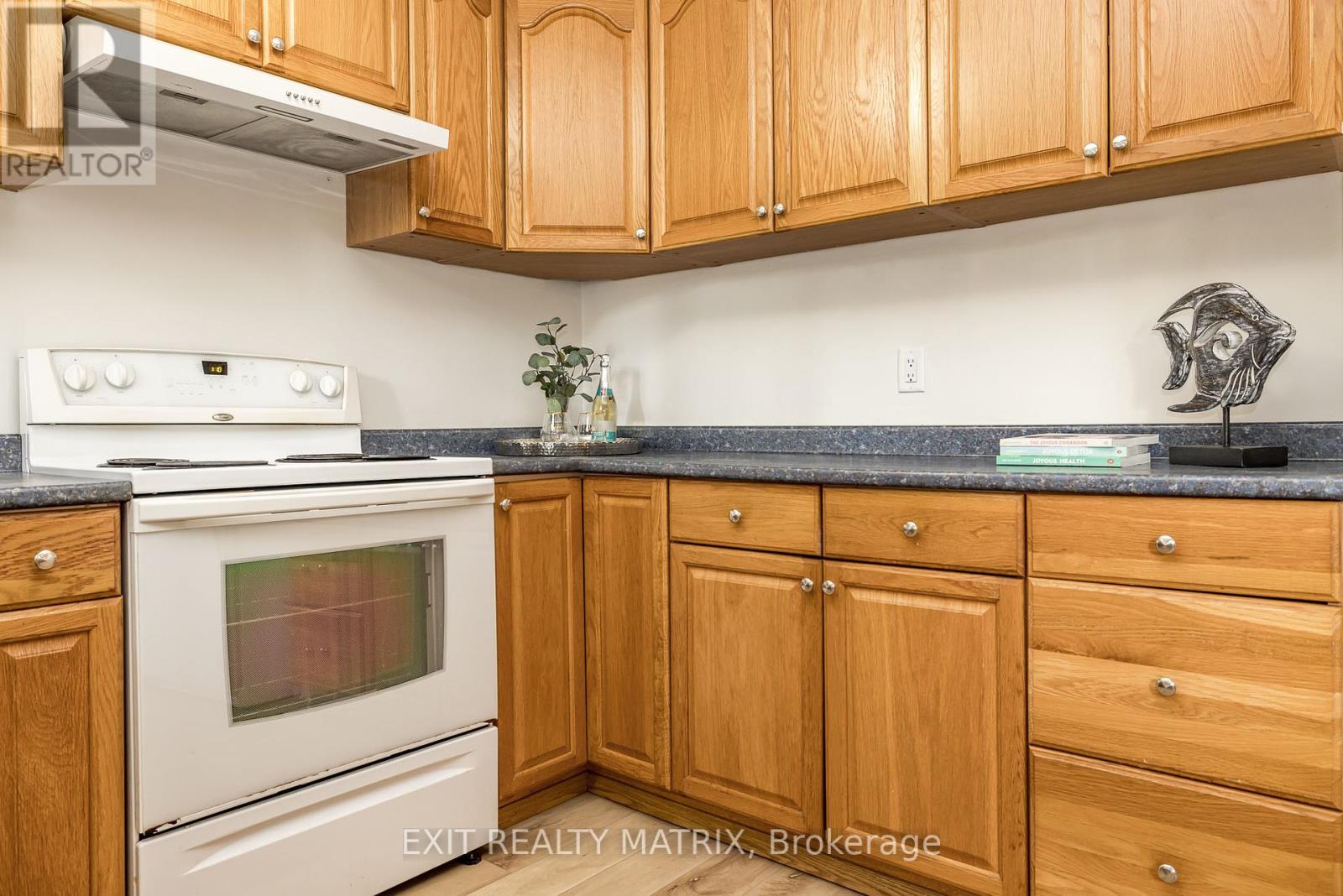 Photo 12 of 968 Meadowlands Drive, Ottawa ON