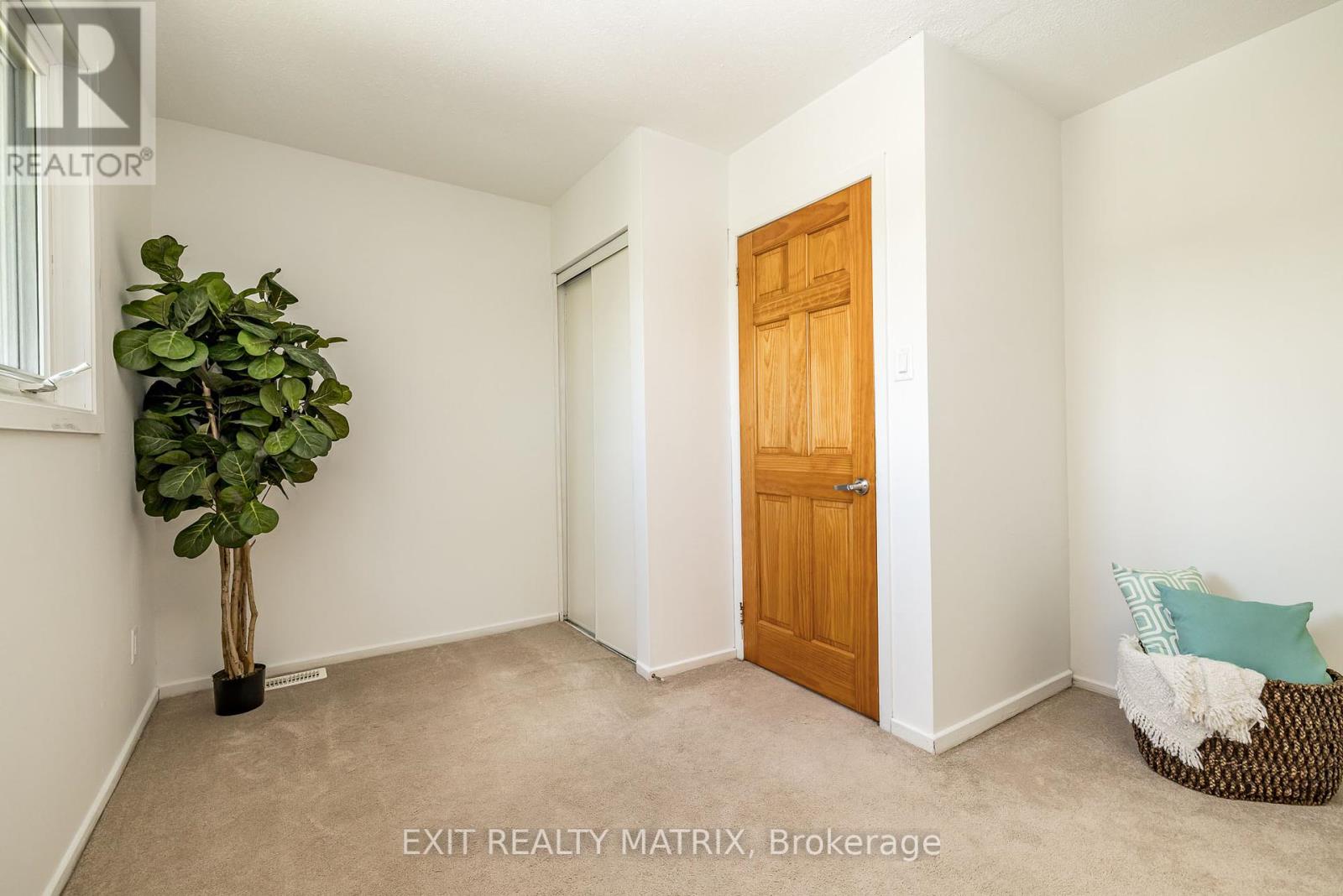Photo 18 of 968 Meadowlands Drive, Ottawa ON