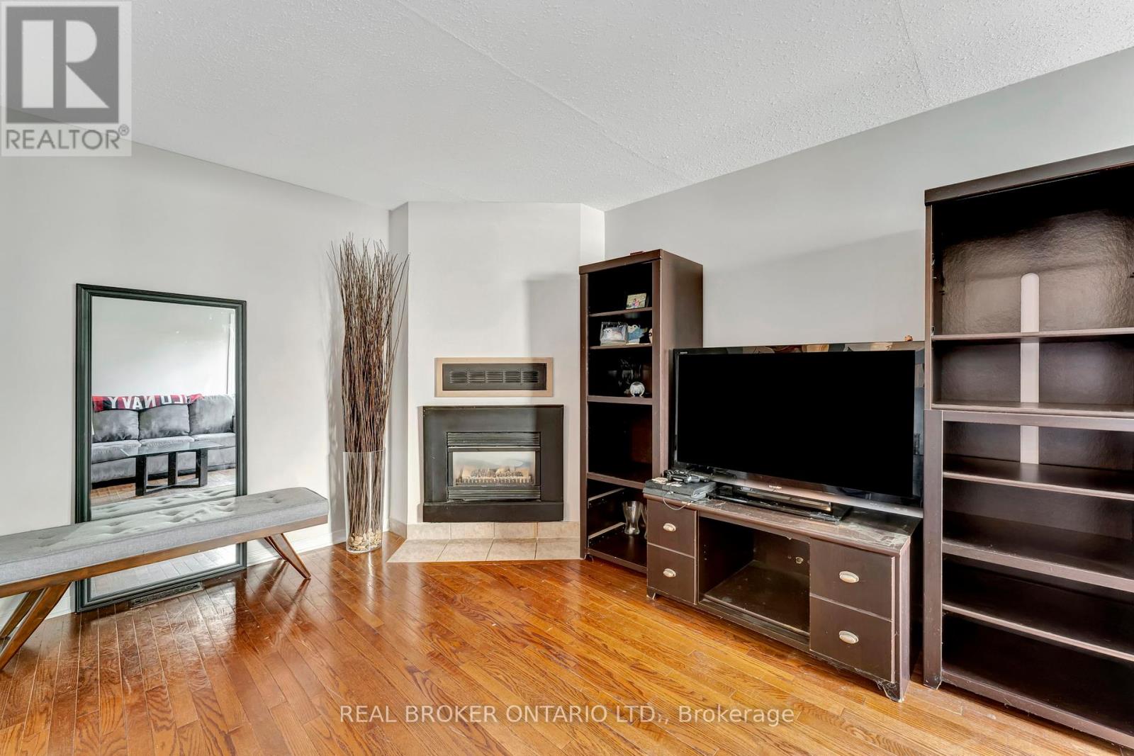 Photo 15 of 433 Duvernay Drive, Ottawa ON