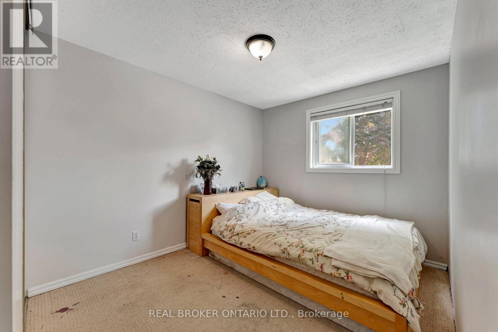 Photo 27 of 433 Duvernay Drive, Ottawa ON