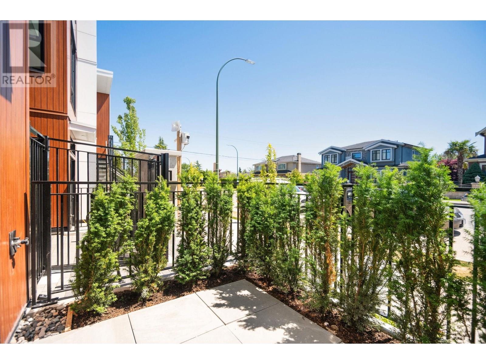 Photo 3 of 112 715 W 49th Avenue, Vancouver BC