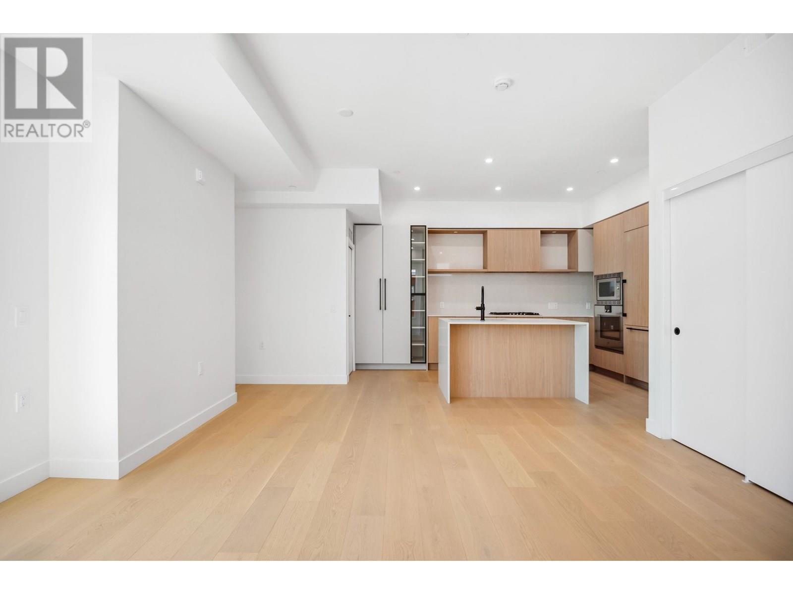 Photo 2 of 112 715 W 49th Avenue, Vancouver BC
