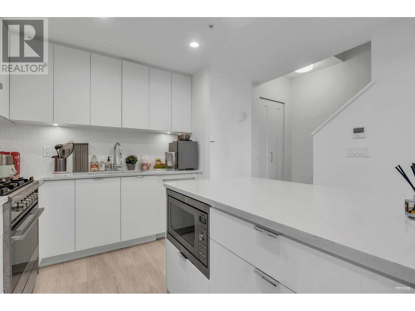 Photo 9 of 116 678 Fairview Street, Coquitlam BC