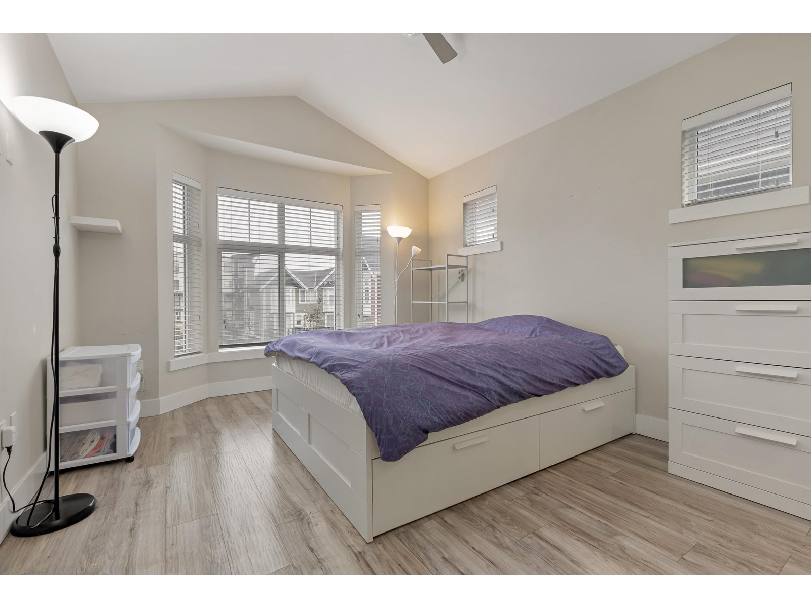 Photo 12 of 33 20852 77 A Avenue, Langley BC