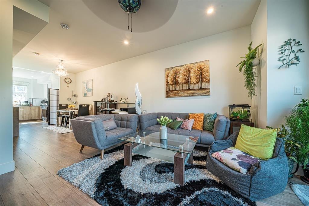 Photo 4 of 31 14541 Winter Crescent, Surrey BC