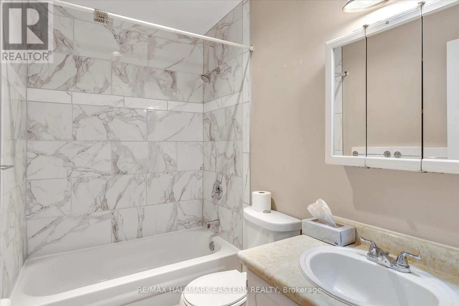Photo 24 of 67 996 Sydenham Road, Peterborough South ON