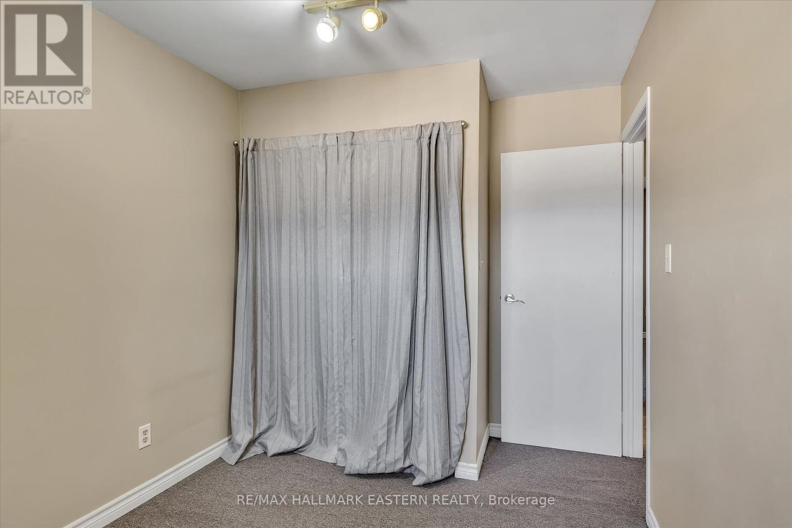 Photo 16 of 67 996 Sydenham Road, Peterborough South ON