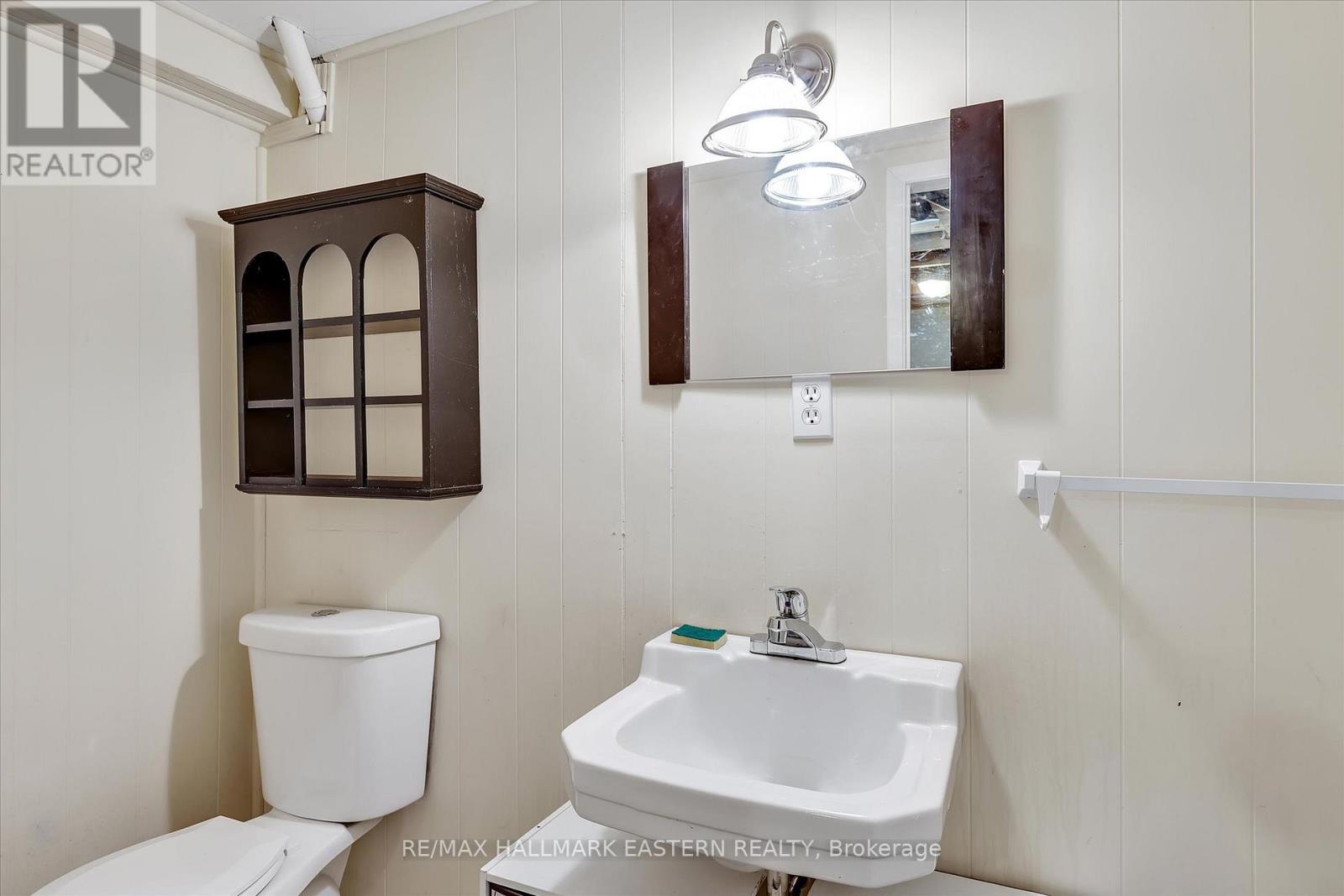 Photo 18 of 67 996 Sydenham Road, Peterborough South ON