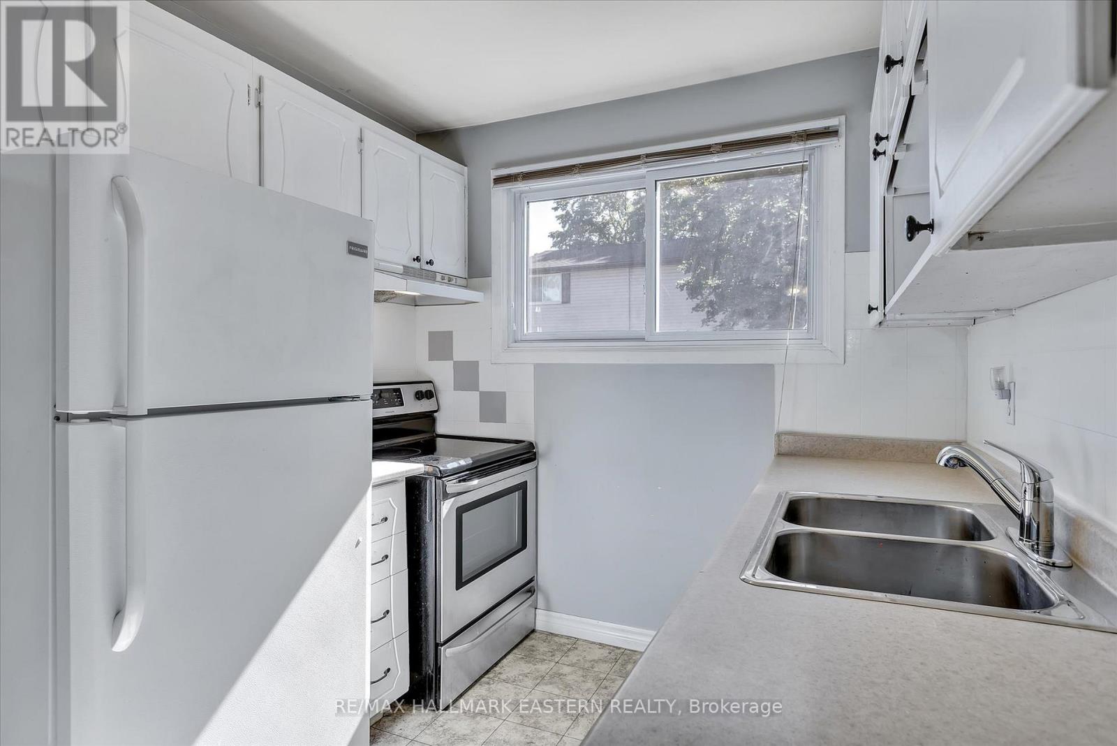Photo 12 of 67 996 Sydenham Road, Peterborough South ON