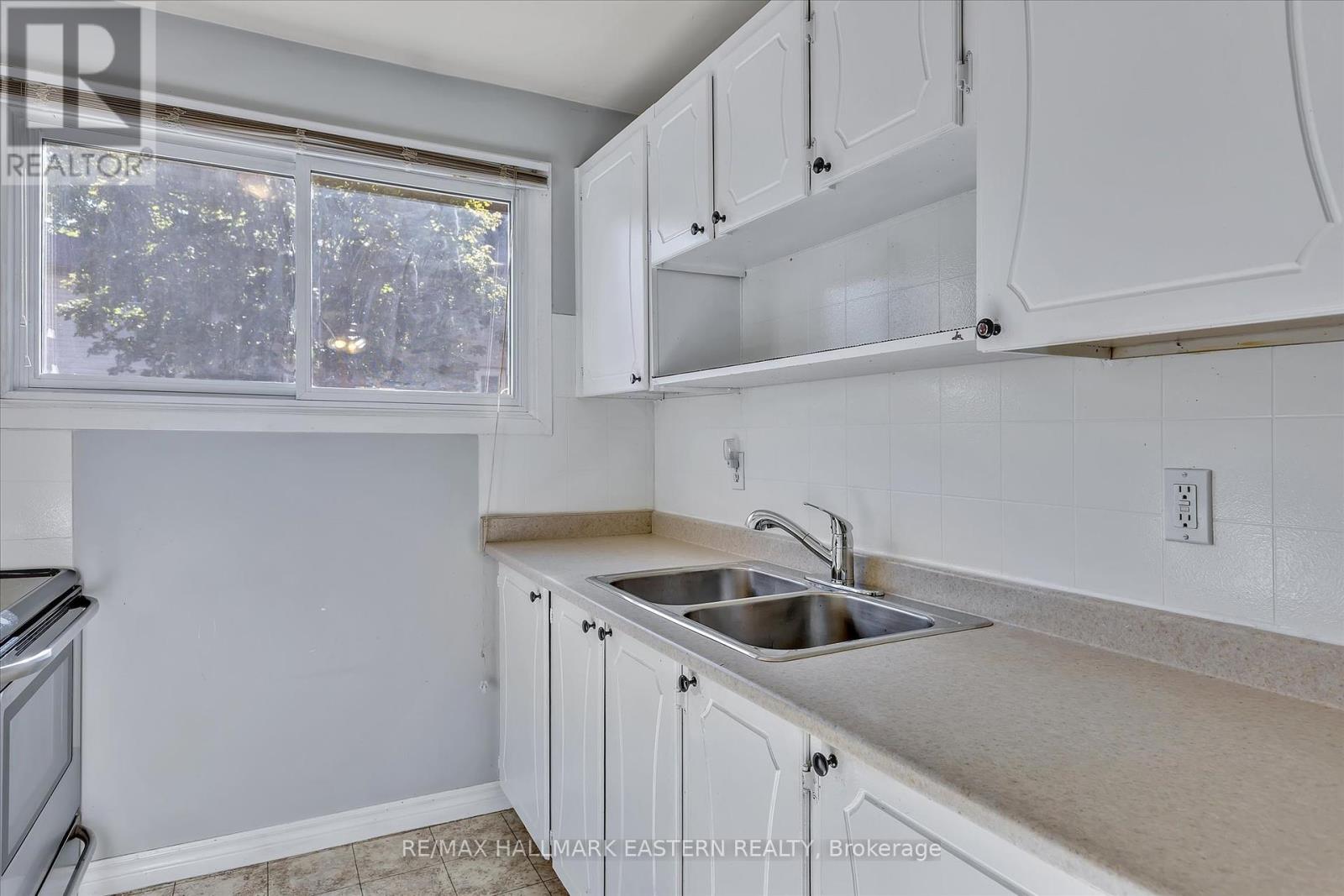 Photo 38 of 67 996 Sydenham Road, Peterborough South ON