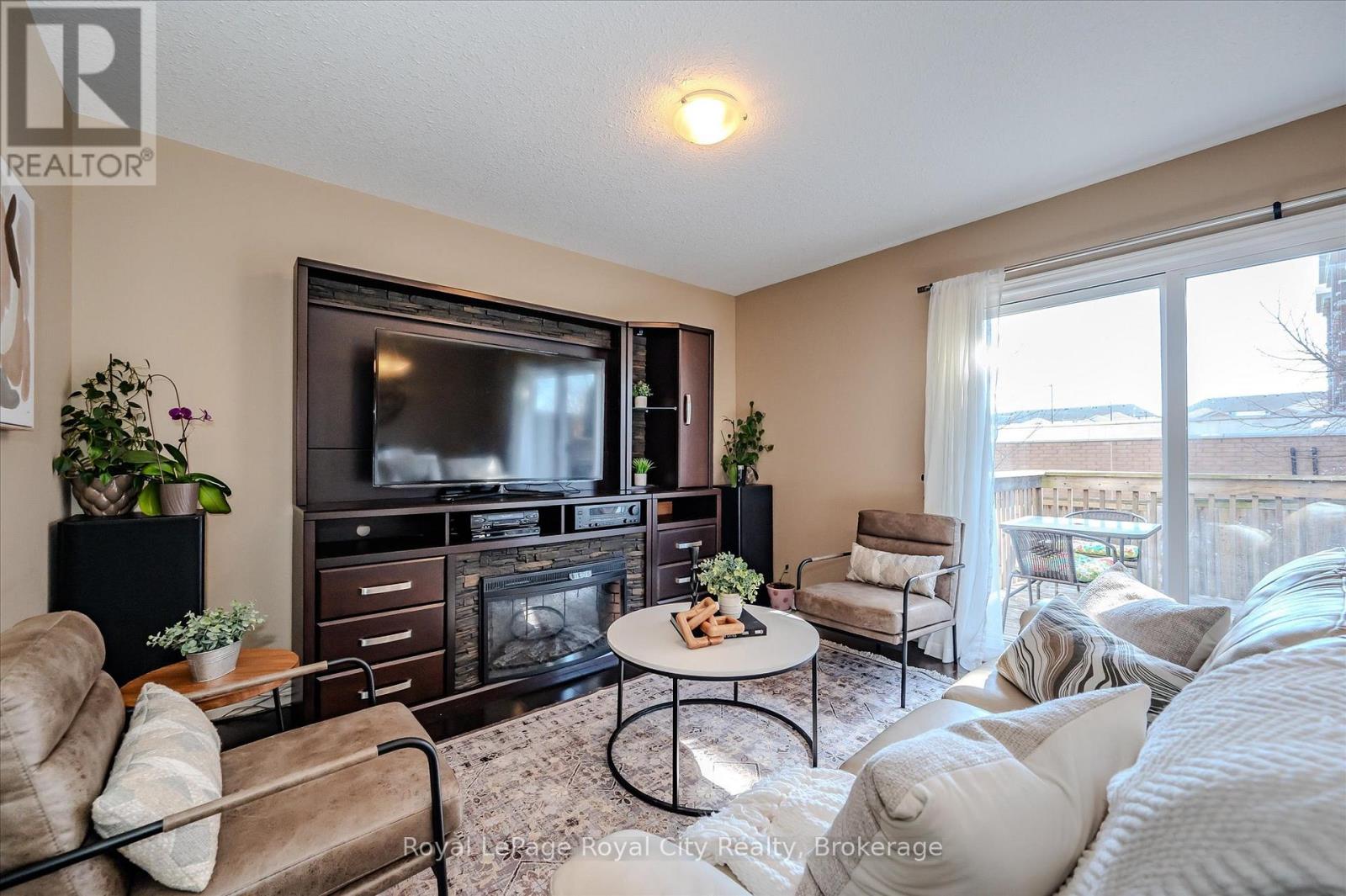 Photo 9 of 4 361 Arkell Road, Guelph ON