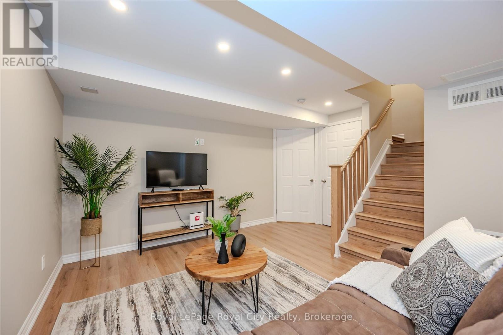 Photo 33 of 4 361 Arkell Road, Guelph ON