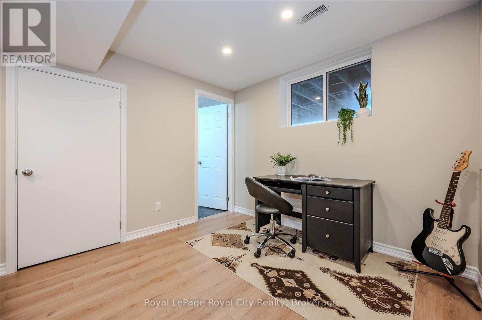 Photo 3 of 4 361 Arkell Road, Guelph ON