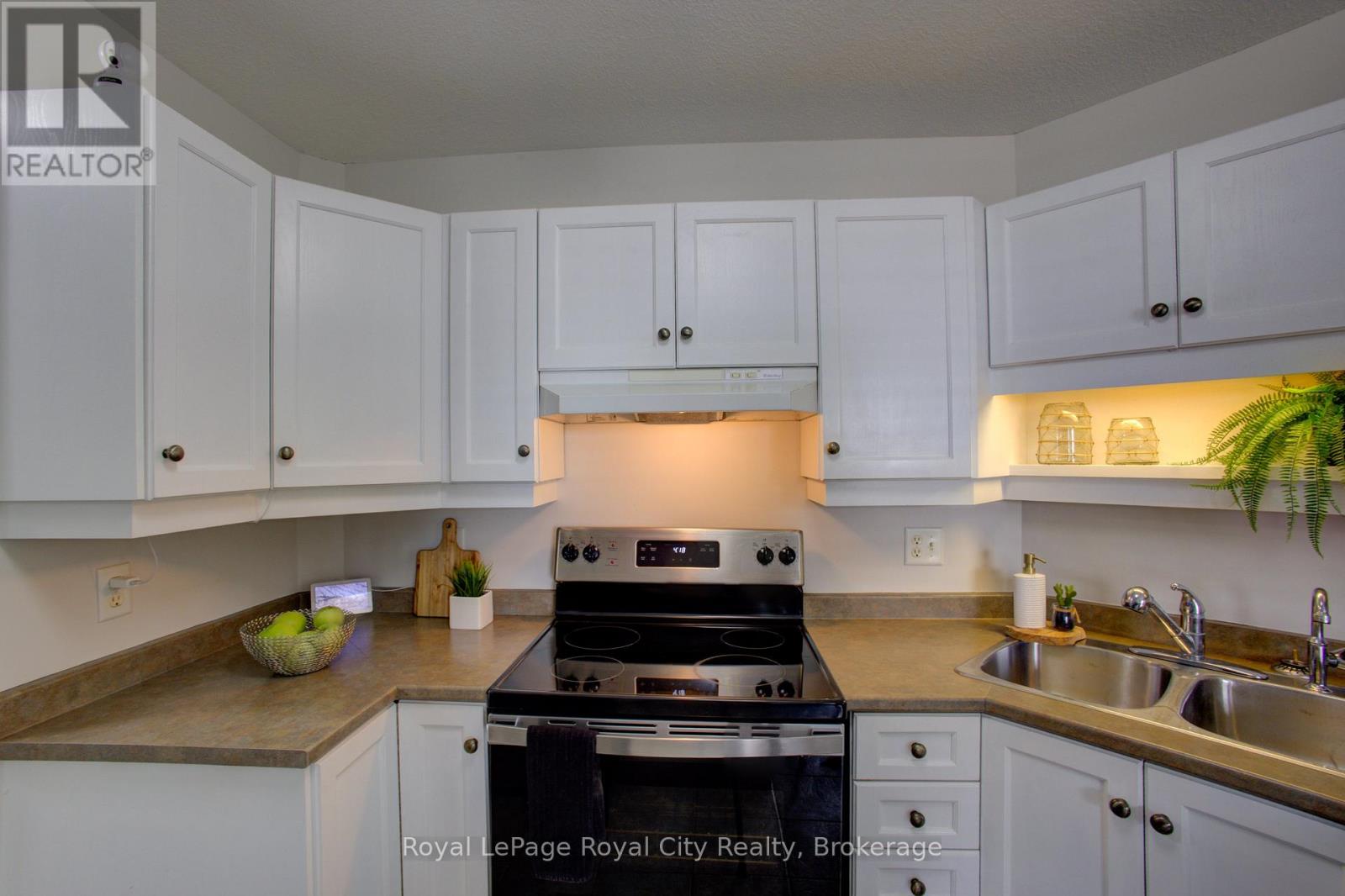 Photo 17 of 830 Scotland Street, Centre Wellington ON