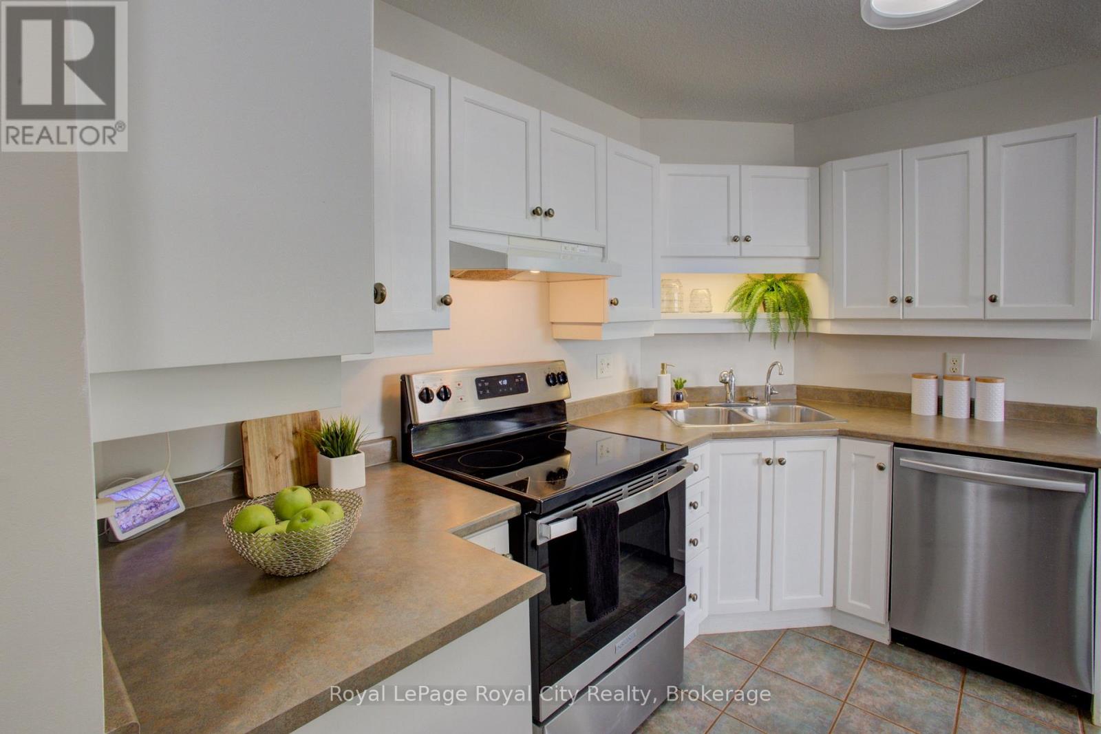 Photo 18 of 830 Scotland Street, Centre Wellington ON