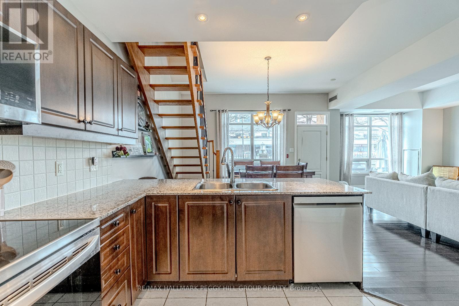 Photo 8 of 6 Victoria Street, Barrie ON