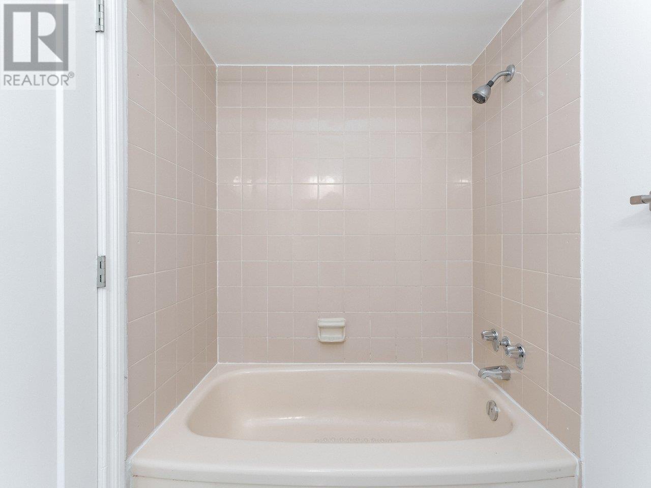 Photo 17 of 310 809 W 16th Street, North Vancouver BC