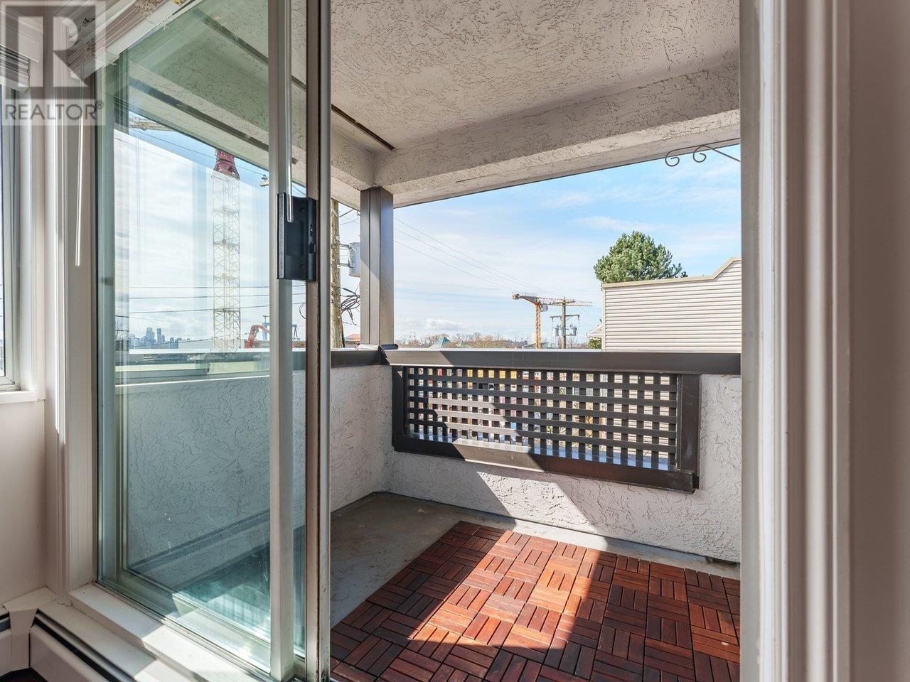 Photo 6 of 310 809 W 16th Street, North Vancouver BC
