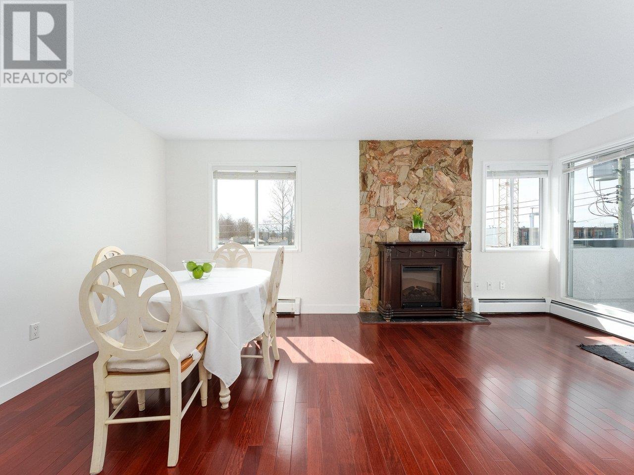 Photo 1 of 310 809 W 16th Street, North Vancouver BC