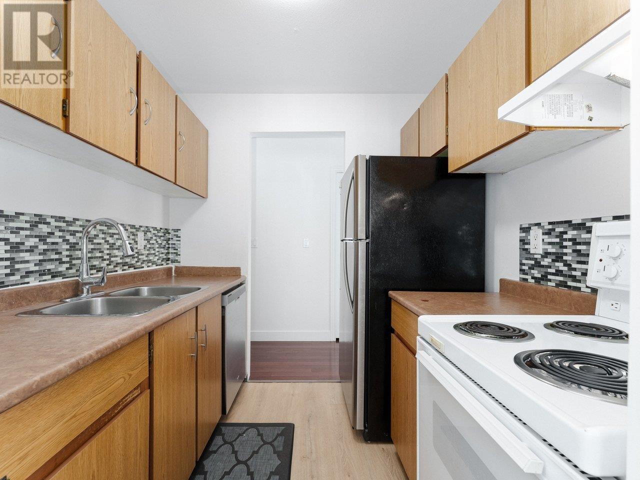 Photo 10 of 310 809 W 16th Street, North Vancouver BC