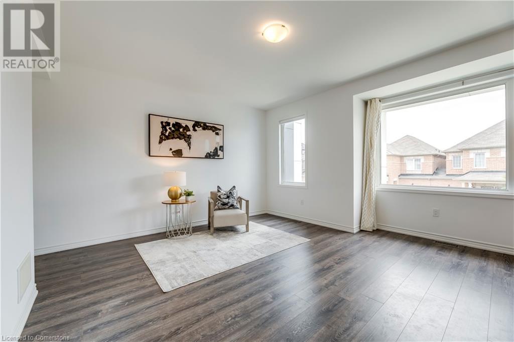 Photo 10 of 82 Huguenot Road, Oakville ON