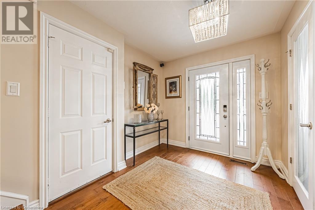 Photo 5 of 2 Antoinette Court, Hamilton ON
