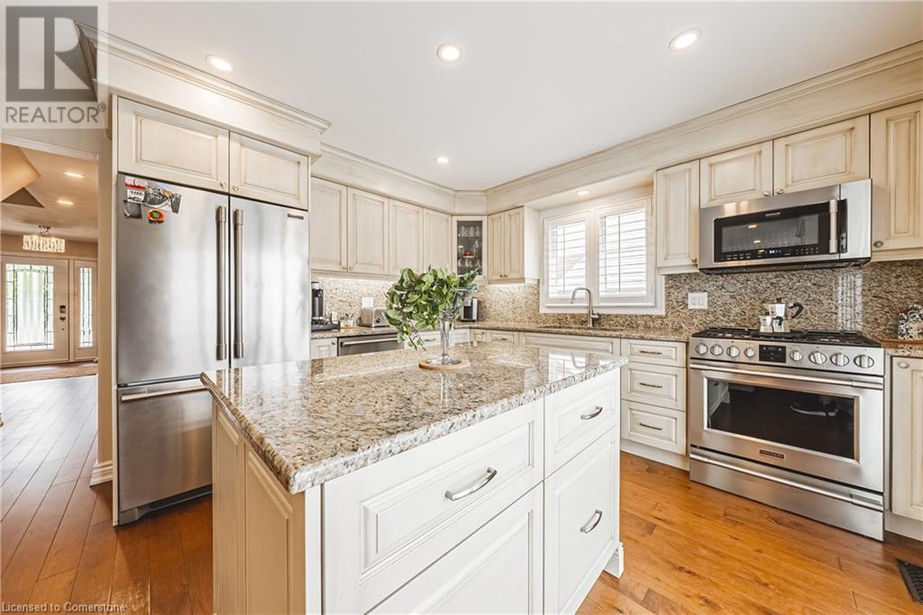 Photo 20 of 2 Antoinette Court, Hamilton ON
