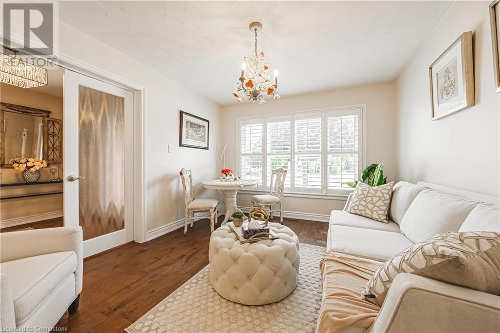 Photo 8 of 2 Antoinette Court, Hamilton ON