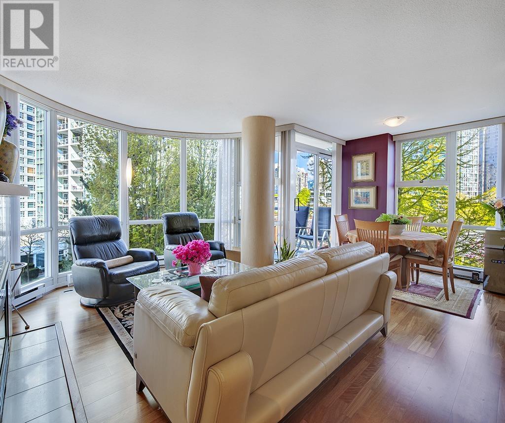 Photo 3 of 706 1077 Marinaside Crescent, Vancouver BC