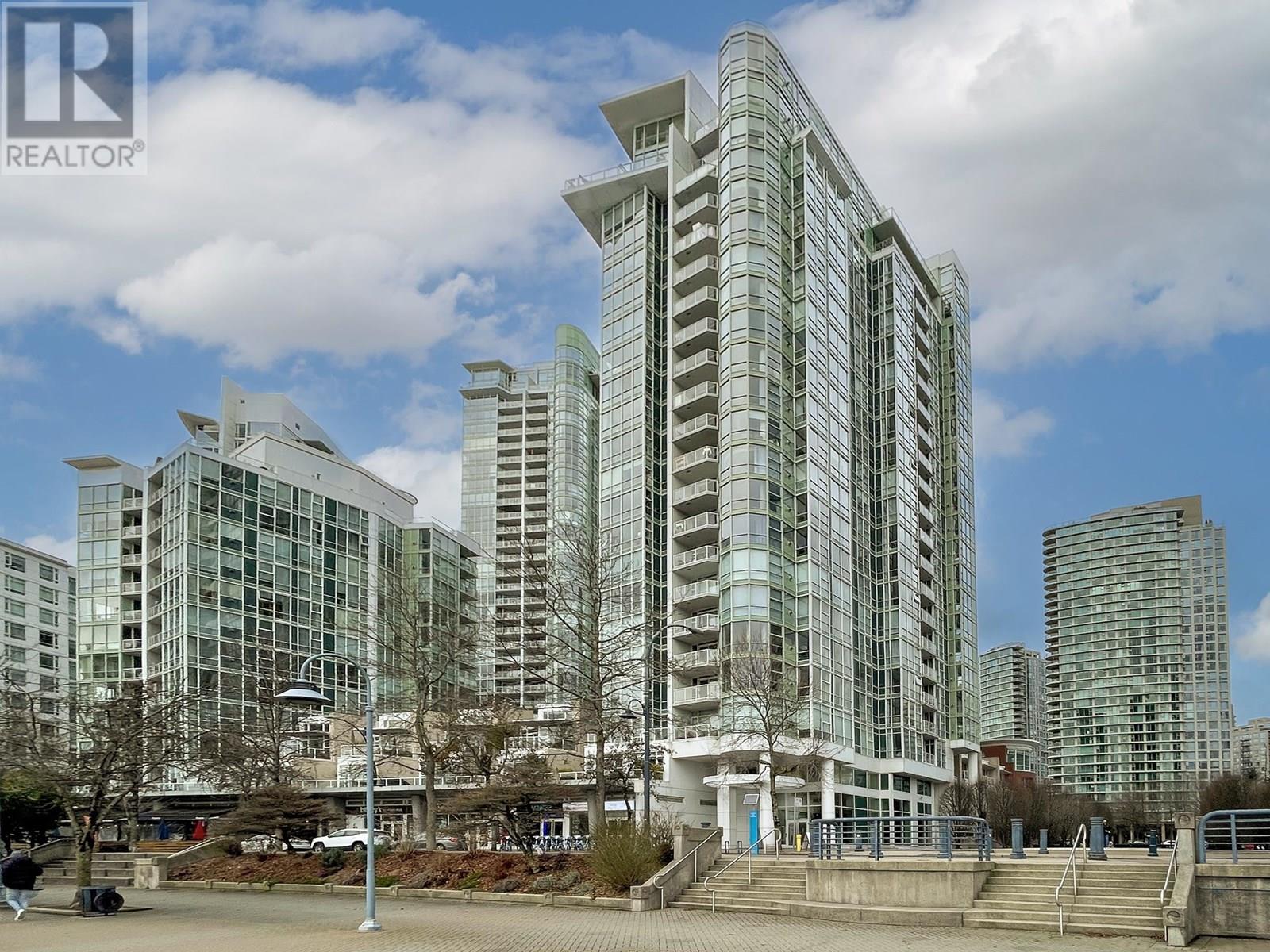Photo 4 of 706 1077 Marinaside Crescent, Vancouver BC