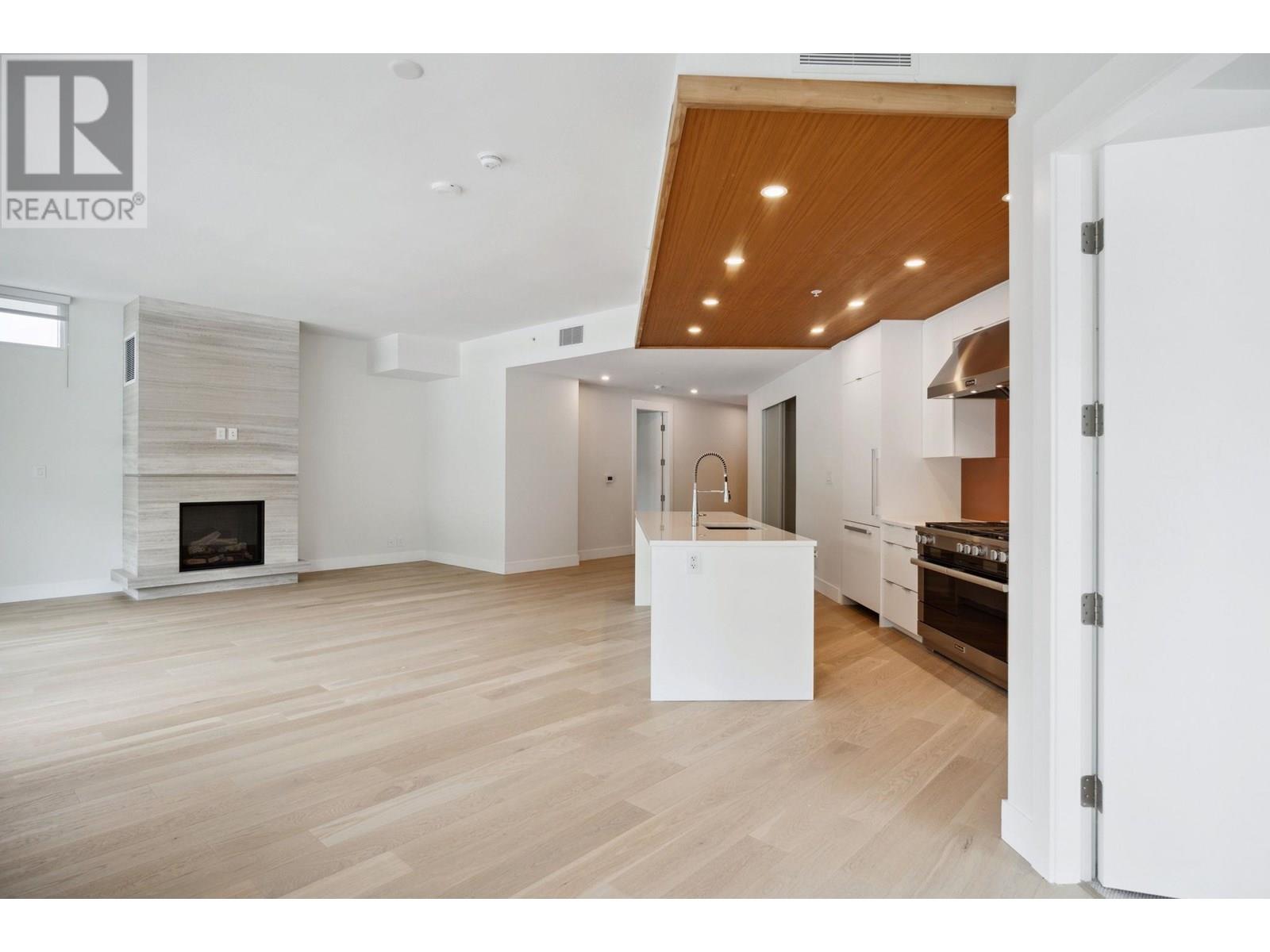 Photo 6 of 802 6707 Nelson Avenue, West Vancouver BC