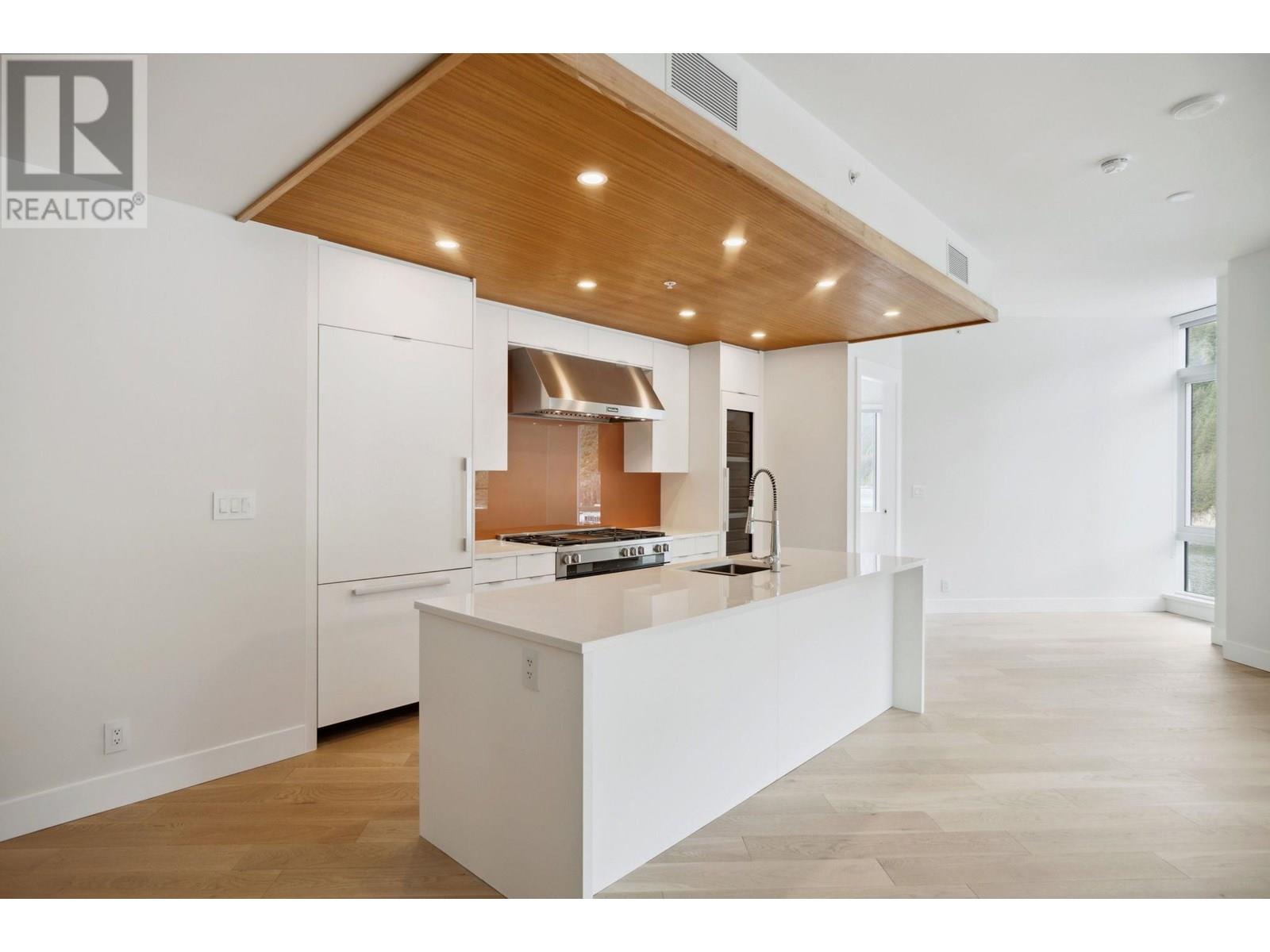 Photo 4 of 802 6707 Nelson Avenue, West Vancouver BC