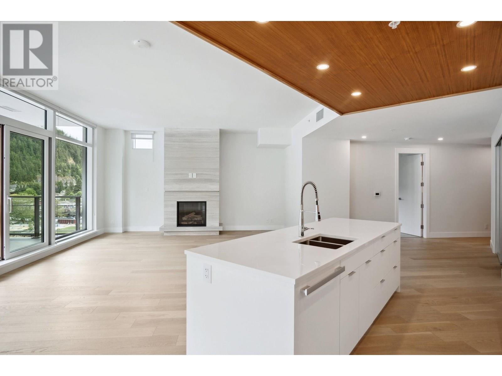 Photo 9 of 802 6707 Nelson Avenue, West Vancouver BC