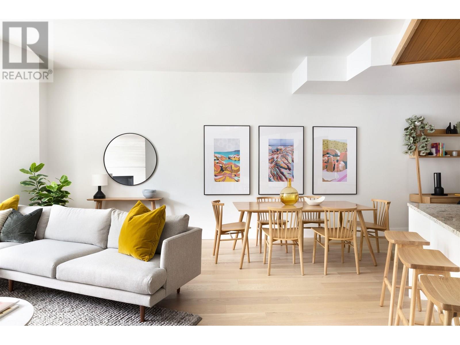 Photo 2 of 208 6707 Nelson Avenue, West Vancouver BC