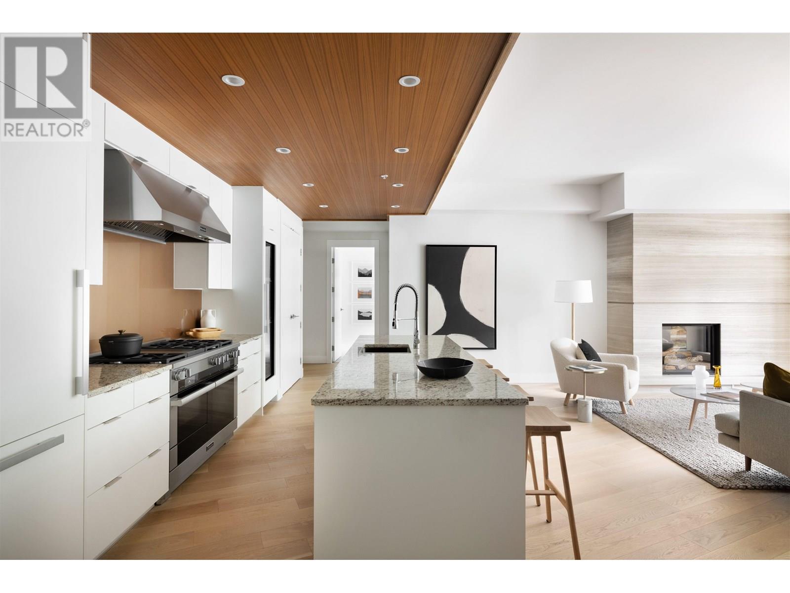 Photo 3 of 208 6707 Nelson Avenue, West Vancouver BC