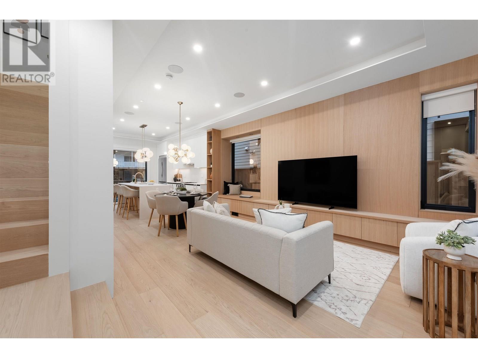 Photo 11 of 1 4895 Moss Street, Vancouver BC